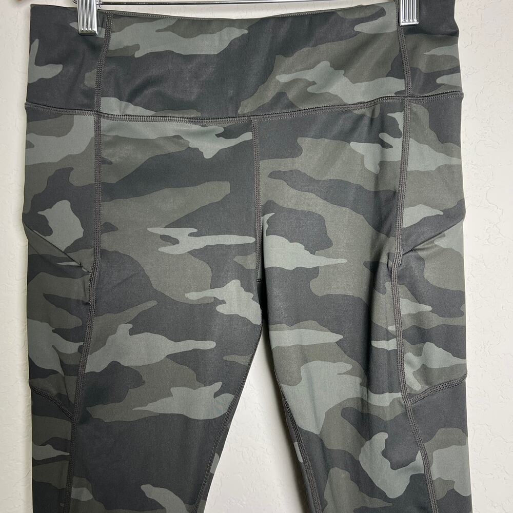 Athleta‎ Women's Camouflage  Leggings with Zip Pockets Size M - Picture 5 of 9